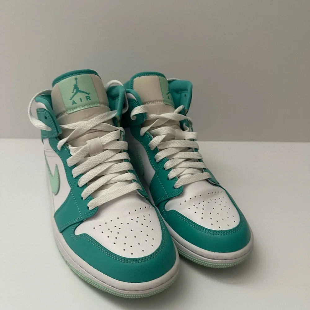 Wmns Air Jordan 1 Mid 'Marine
 High-Top Sneakers size 7 - Picture 5 of 8